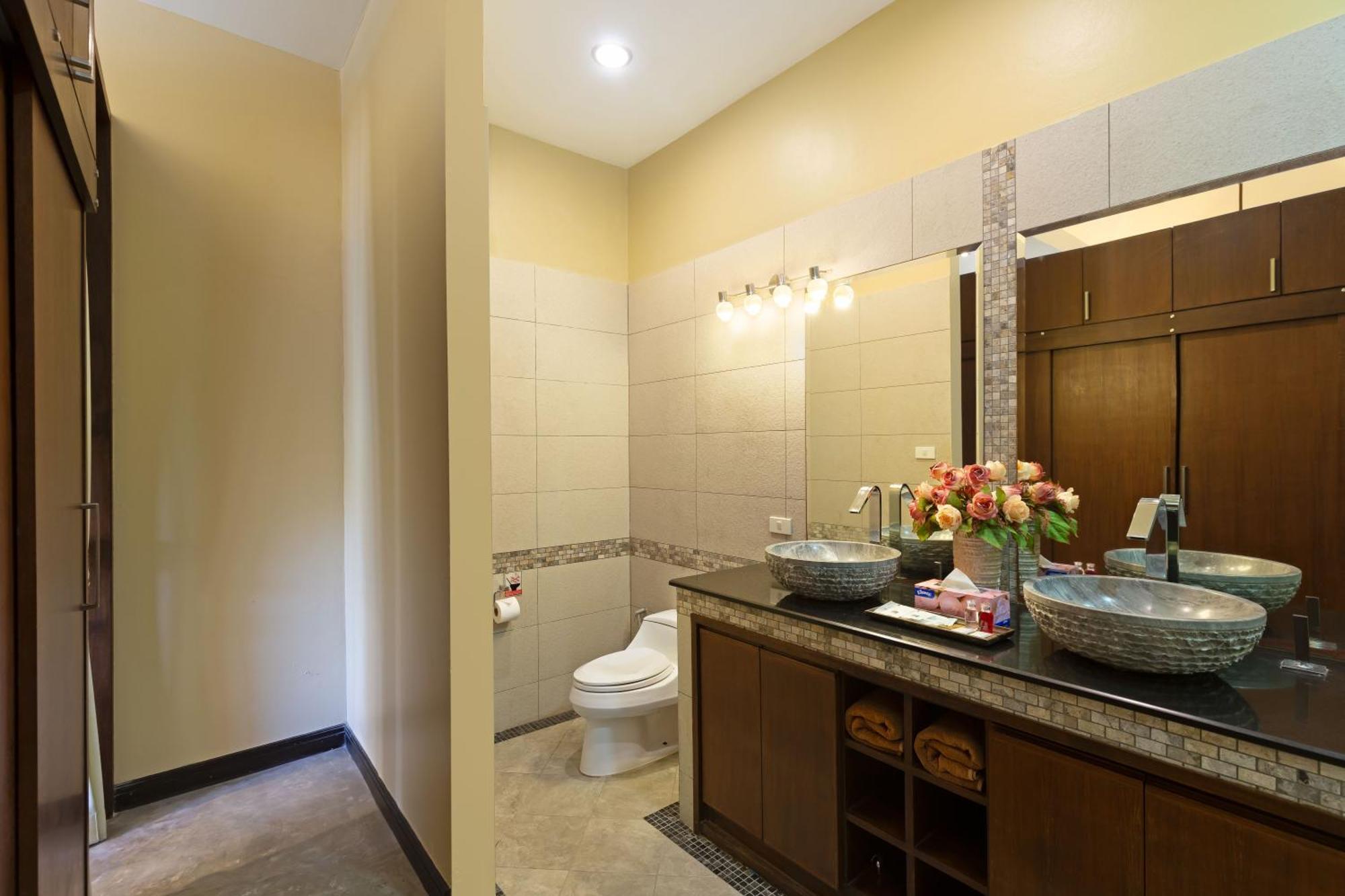 וילה Extraordinary Courtyard 6br Pool Sri Suri, Naiharn *