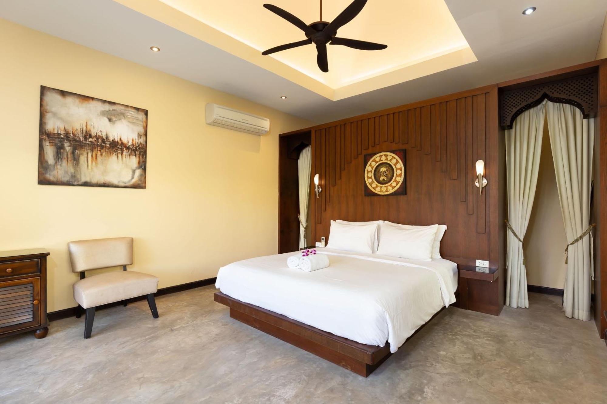 Extraordinary Courtyard 6br Pool Sri Suri, Naiharn *