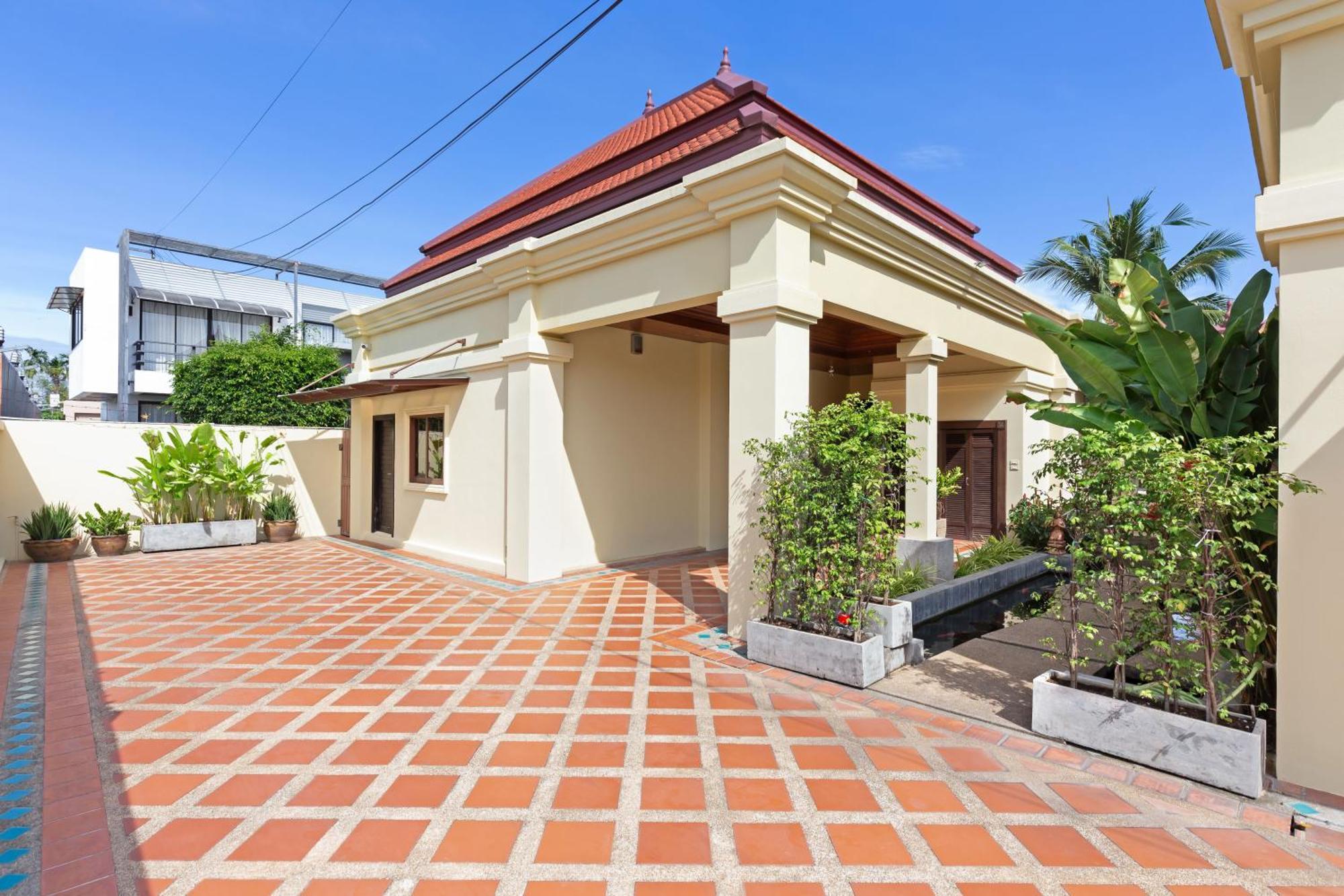 וילה Extraordinary Courtyard 6br Pool Sri Suri, Naiharn *