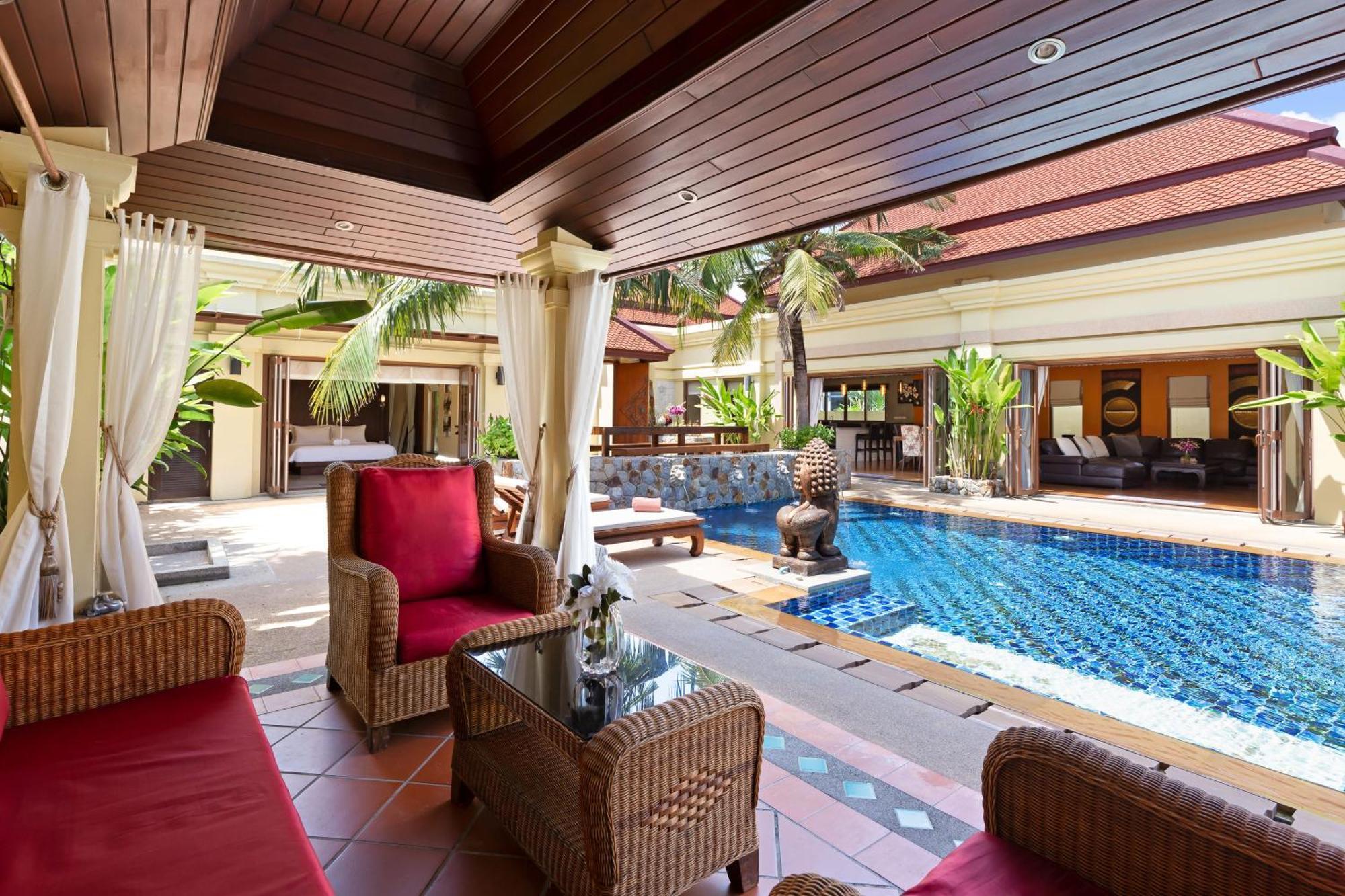 Extraordinary Courtyard 6br Pool Sri Suri, Naiharn וילה
